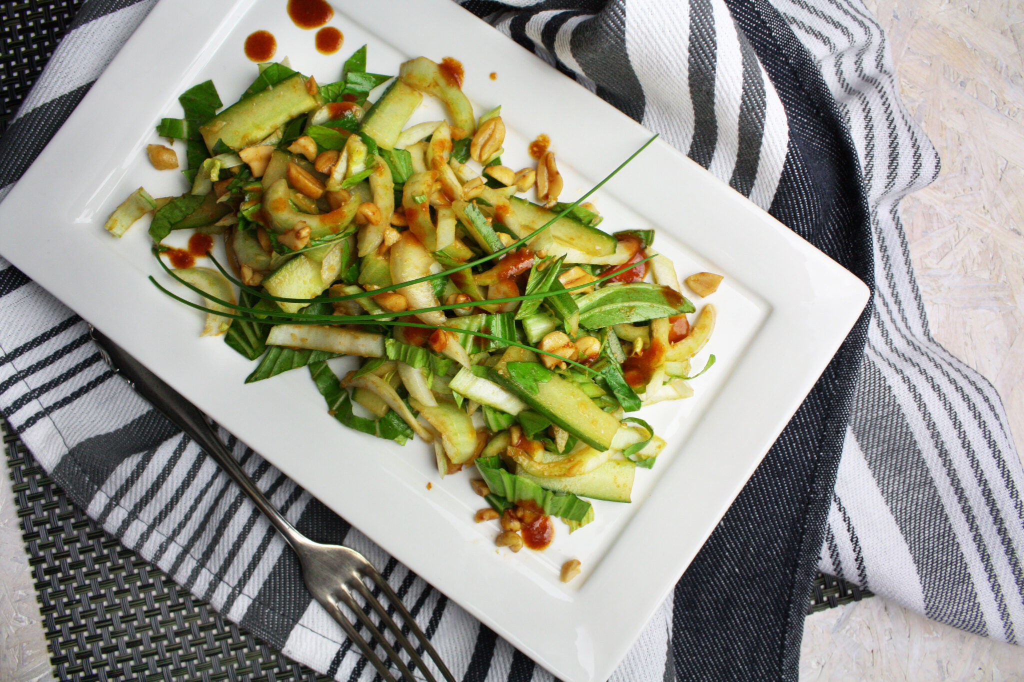 Feuriger Pak Choi-Salat mit Erdnüssen - Toastenstein.com