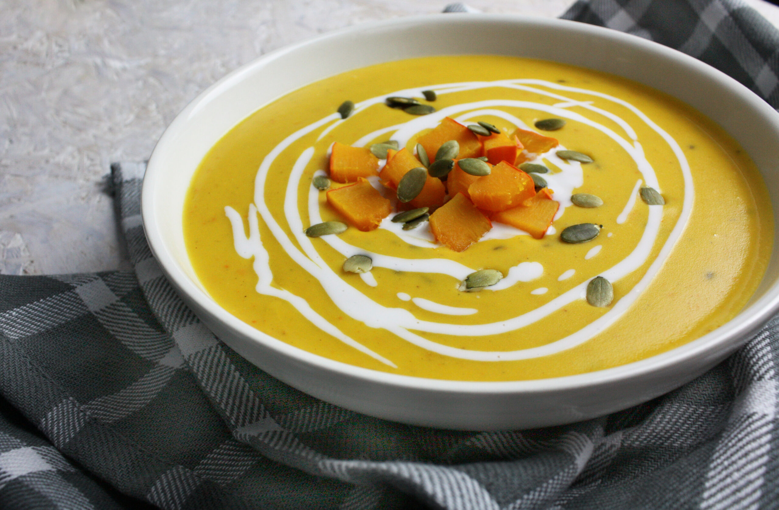 Herbstliche Kürbis-Suppe mit Kokosmilch - Toastenstein.com