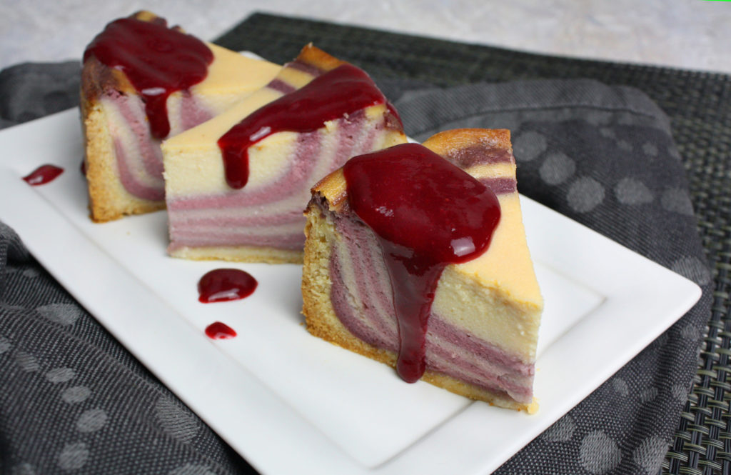 Gestreifter Käsekuchen mit Beeren | Toastenstein