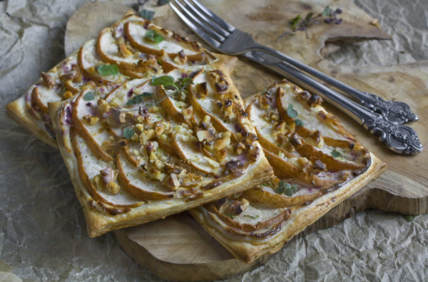 Birnen-Tartes mit Kräutern und Walnüssen - Toastenstein.com