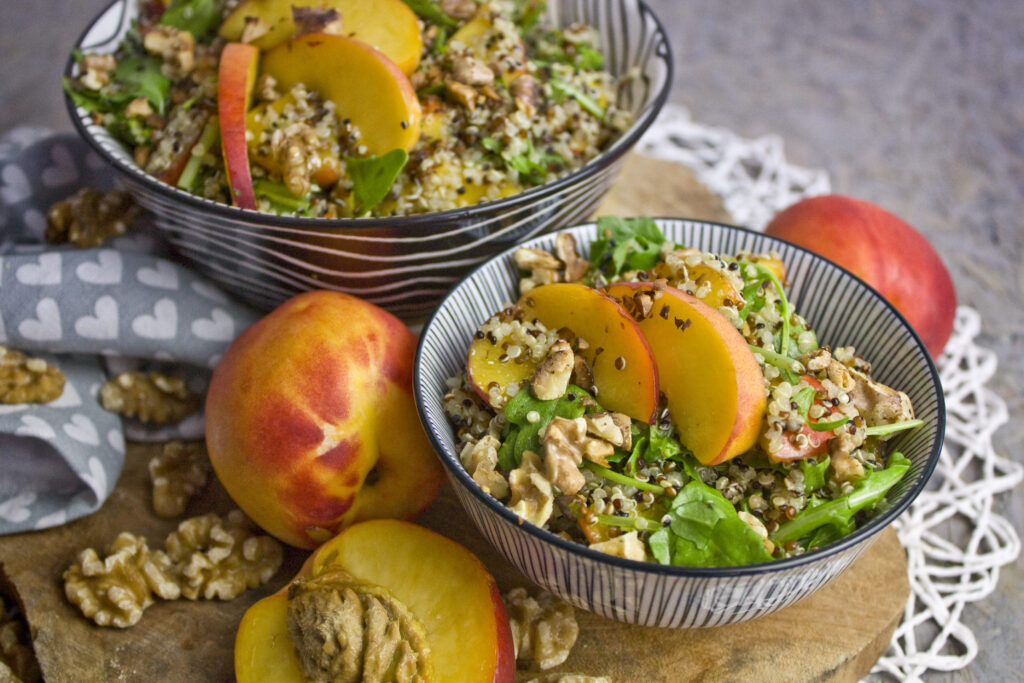 Nektarinen-Salat mit Basilikum-Dressing - Toastenstein.com