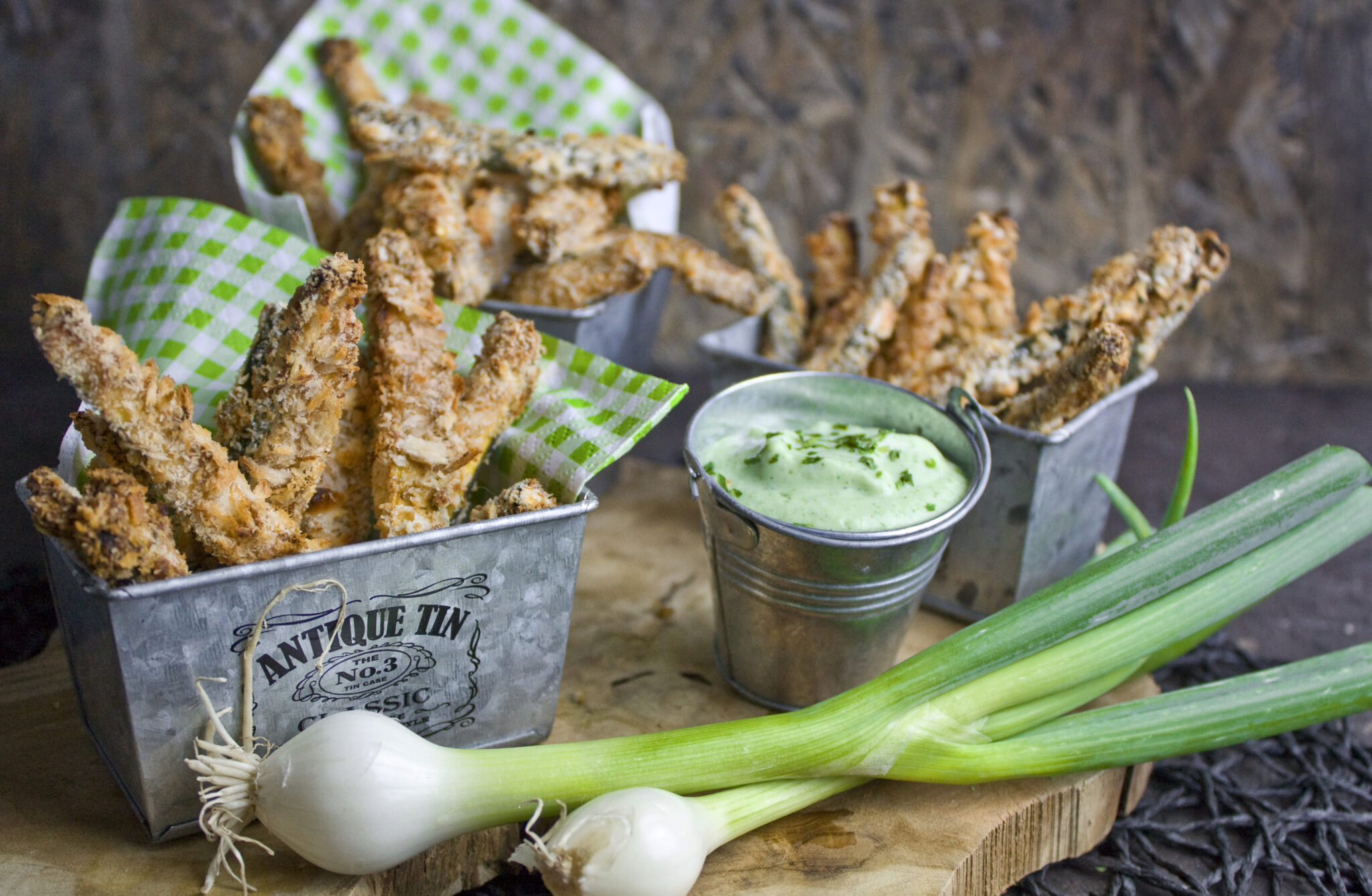 Gebackene Zucchini-Sticks mit Frühlingszwiebel-Dip - Toastenstein.com