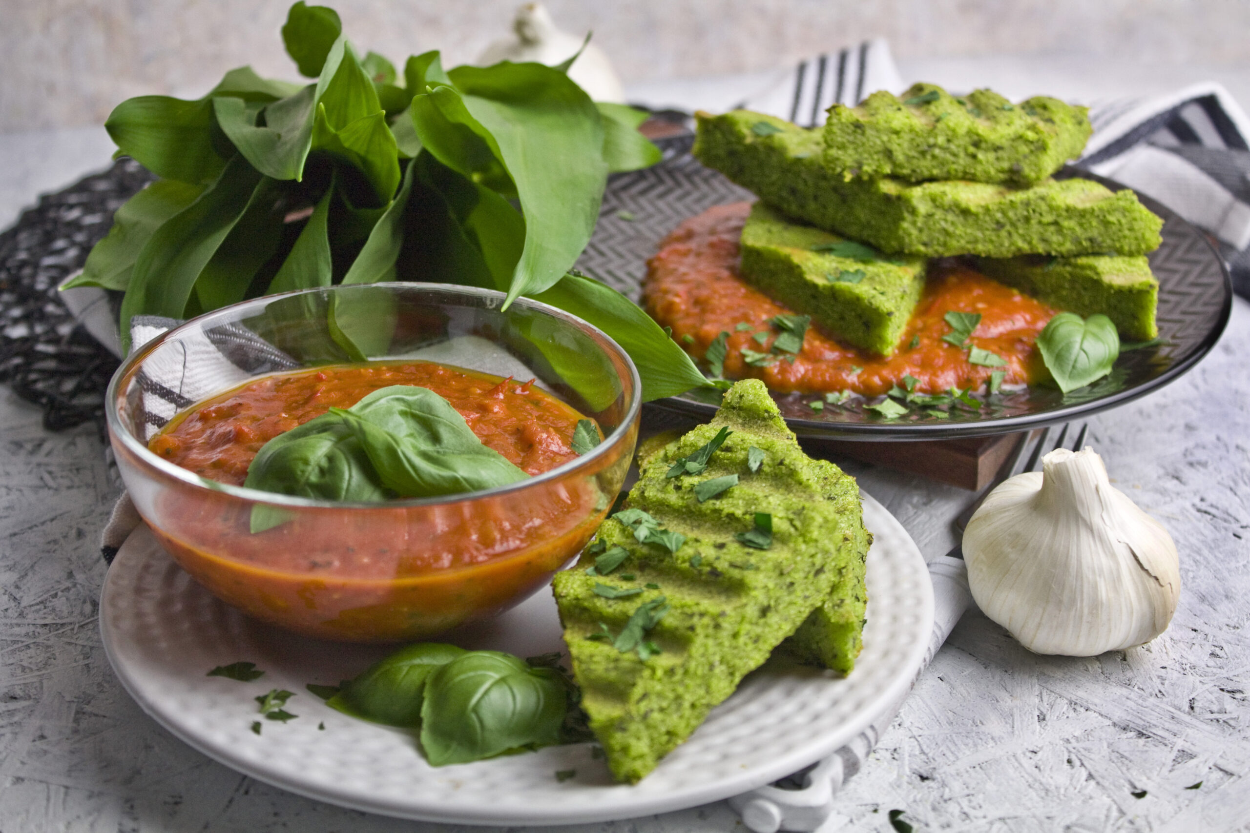 Bärlauch-Polenta-Schnitten mit Tomaten-Sauce - Toastenstein.com