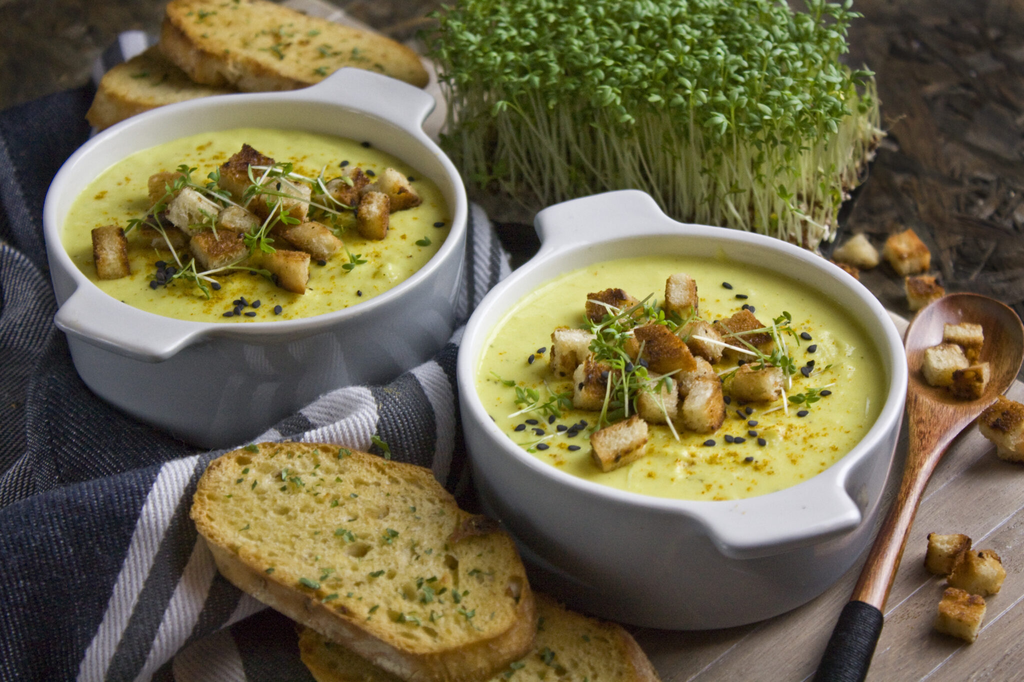 Brokkoli-Lauch-Suppe mit Kurkuma | Toastenstein.com