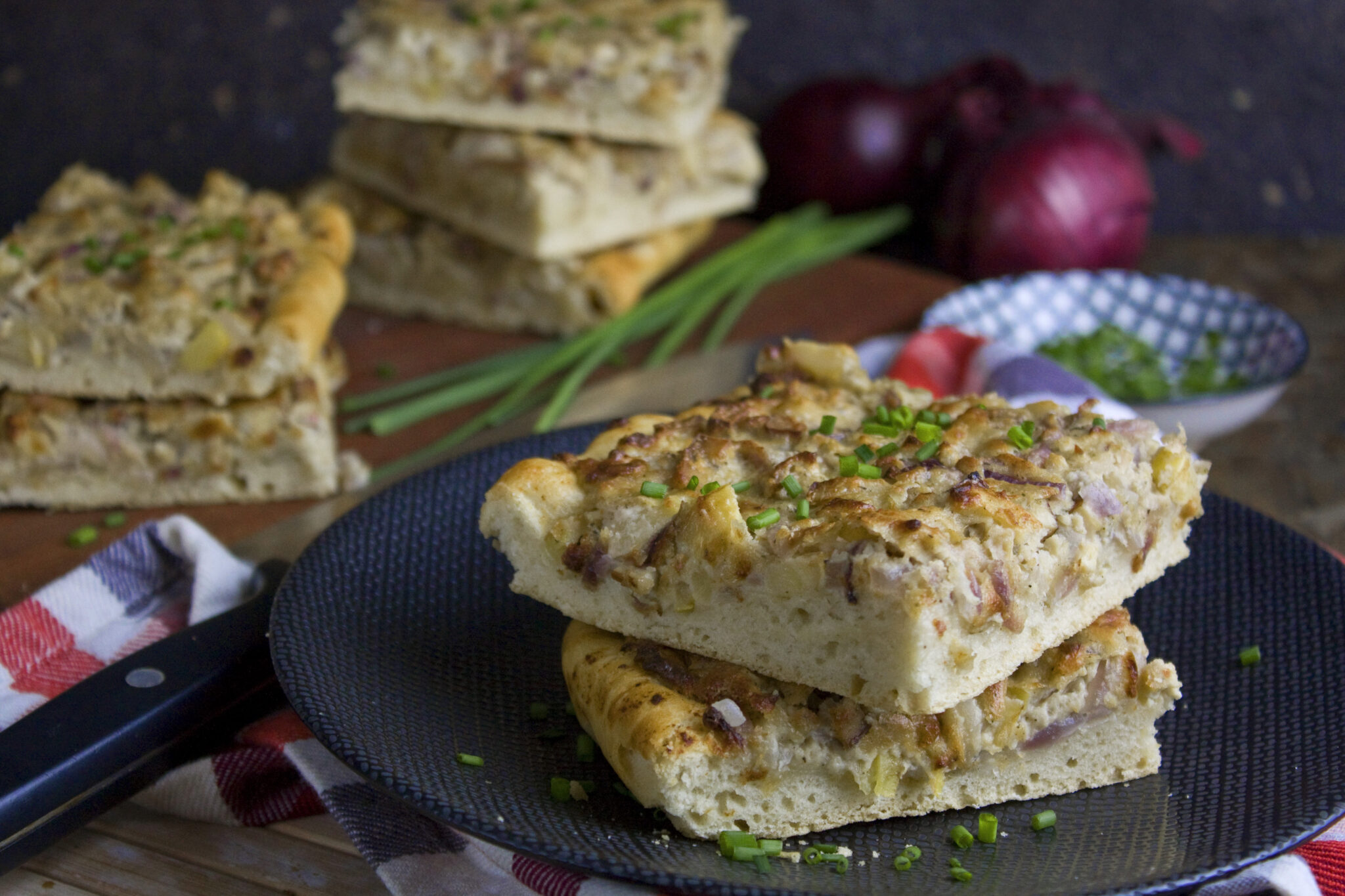 Frischer Apfel-Zwiebel-Kuchen vom Blech - Toastenstein.com