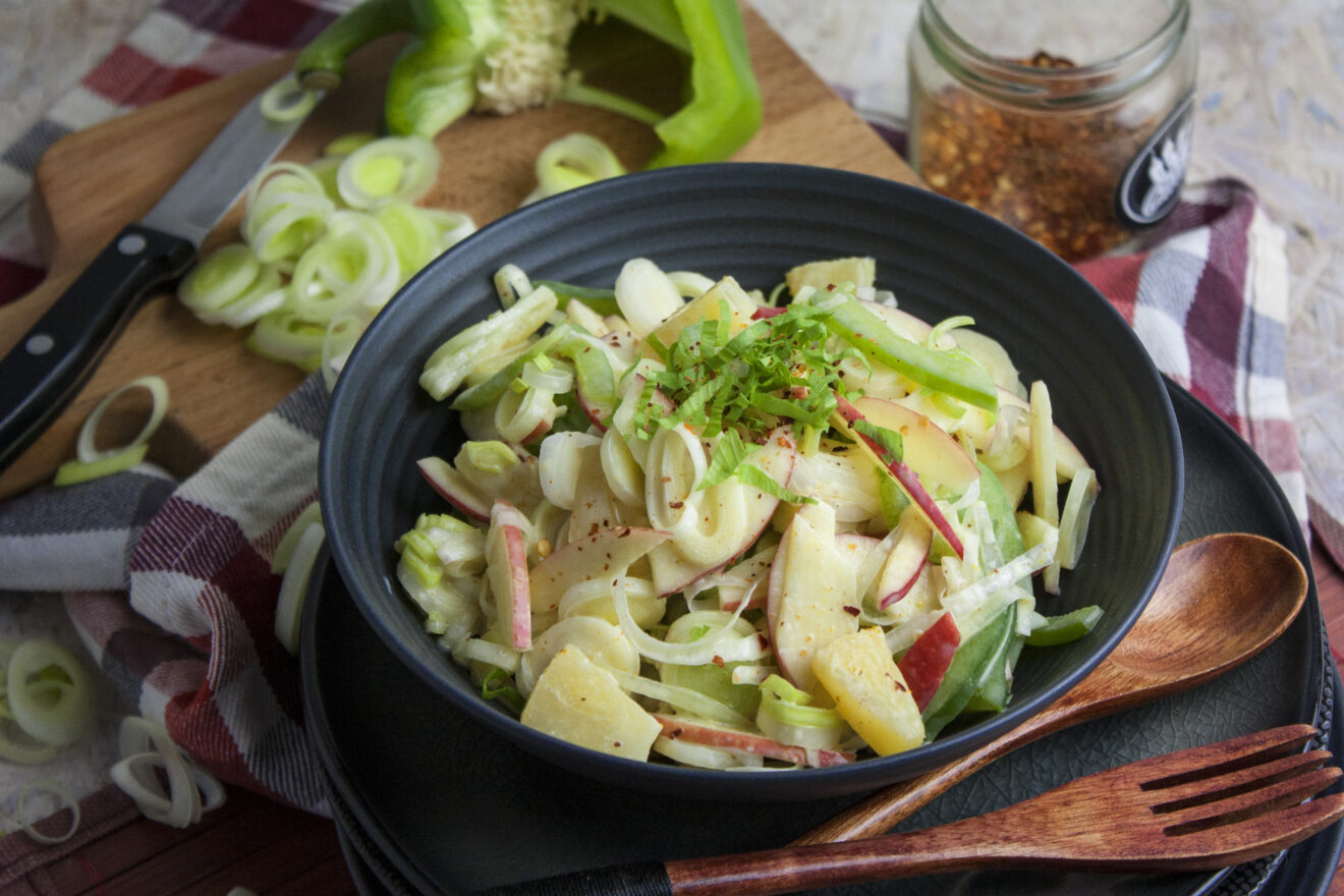 Fruchtiger Lauchsalat mit Apfel und Ananas - Toastenstein.com